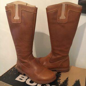 Women's BOGS weatherproof leather boots, size 9